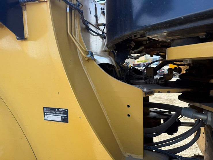 2013-caterpillar-950k-image-28