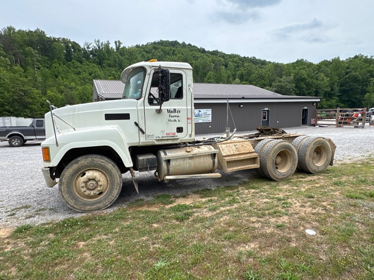 2004-mack-ch613-image-5