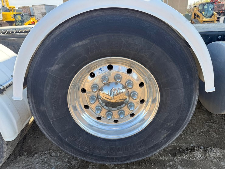 2021-kenworth-t880-image-100