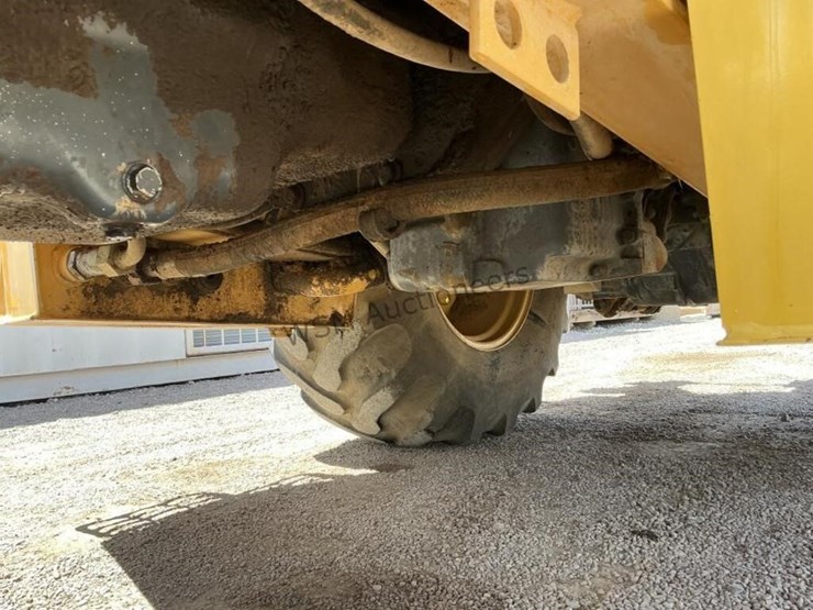 new-holland-555e-image-26