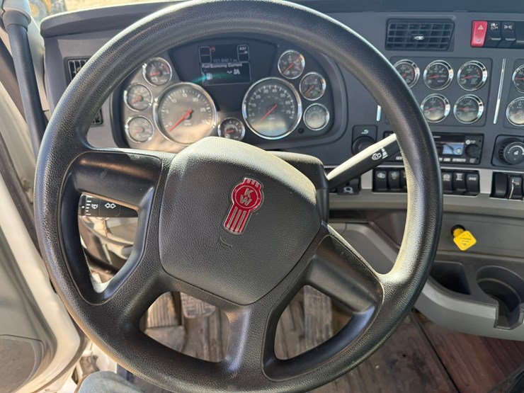 2021-kenworth-t880-image-86