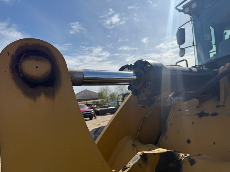 2013-caterpillar-950k-image-23