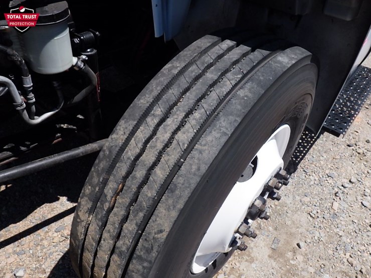 2019-international-durastar-4300-image-19