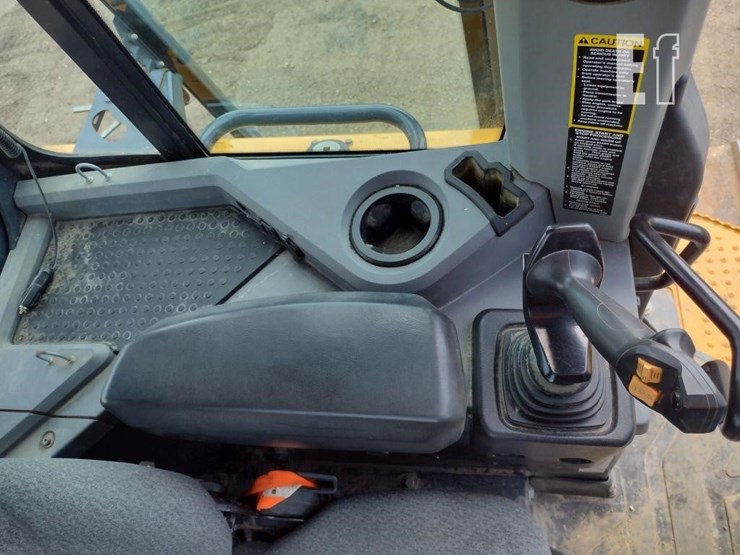 2021-deere-750l-lgp-image-11