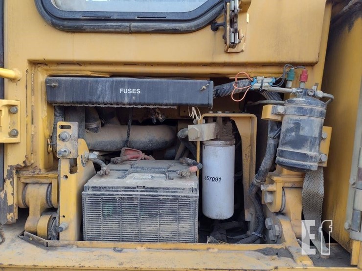 2004-deere-750c-lt-image-20