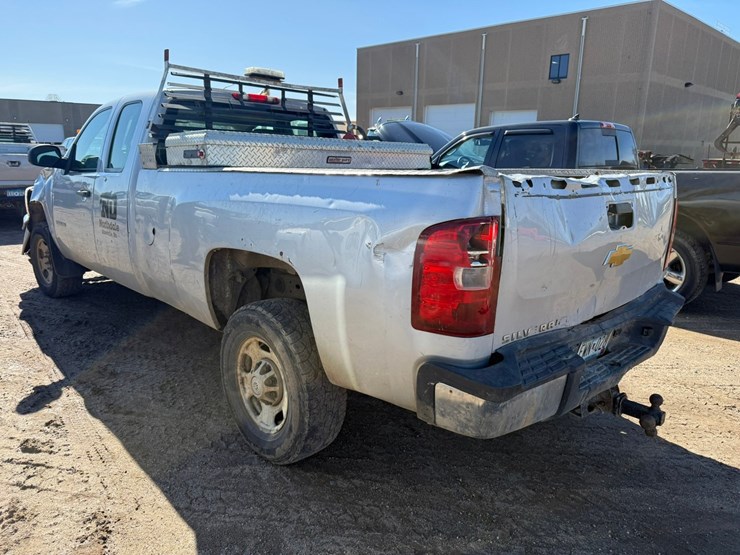 2013-chevrolet-2500-image-3
