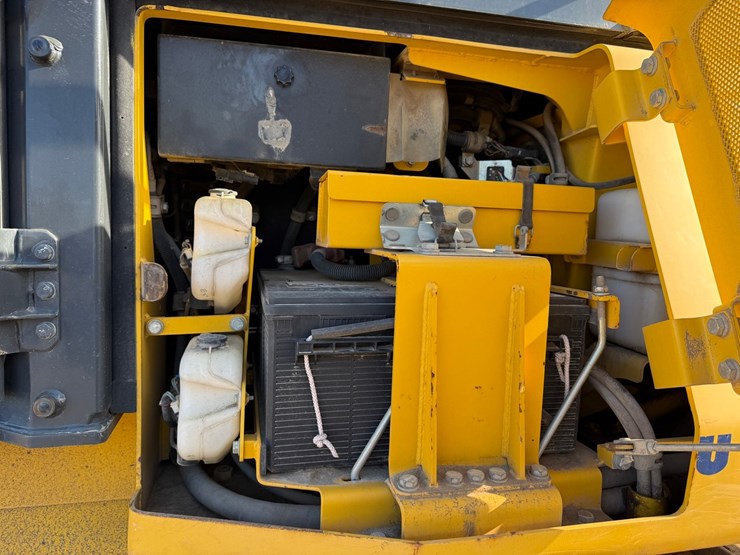 2014-komatsu-d51pxi-image-51