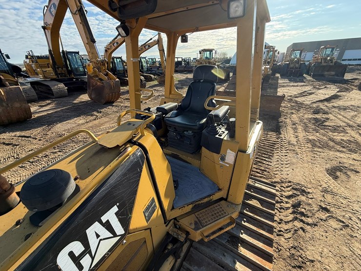 caterpillar-d4g-lgp-image-45