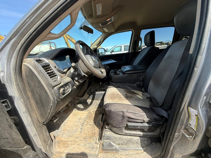 2021-dodge-2500-image-39