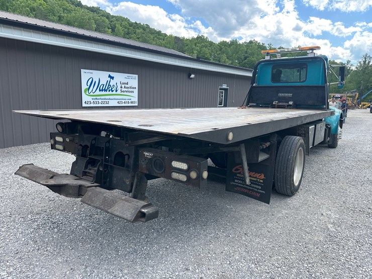 2001-peterbilt-330-image-8