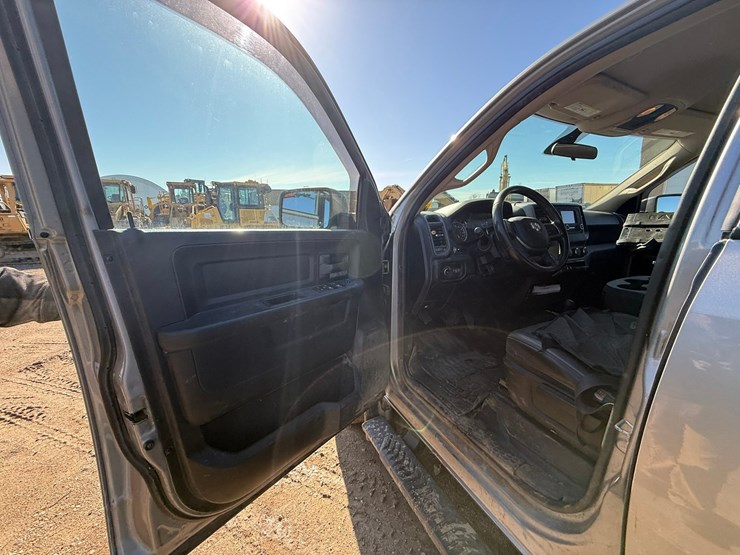 2021-dodge-2500-image-40