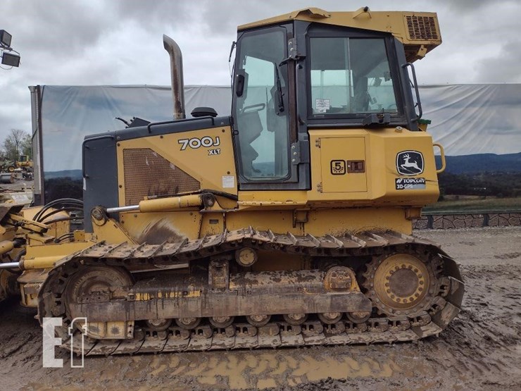 2007-deere-700j-xlt-image-10