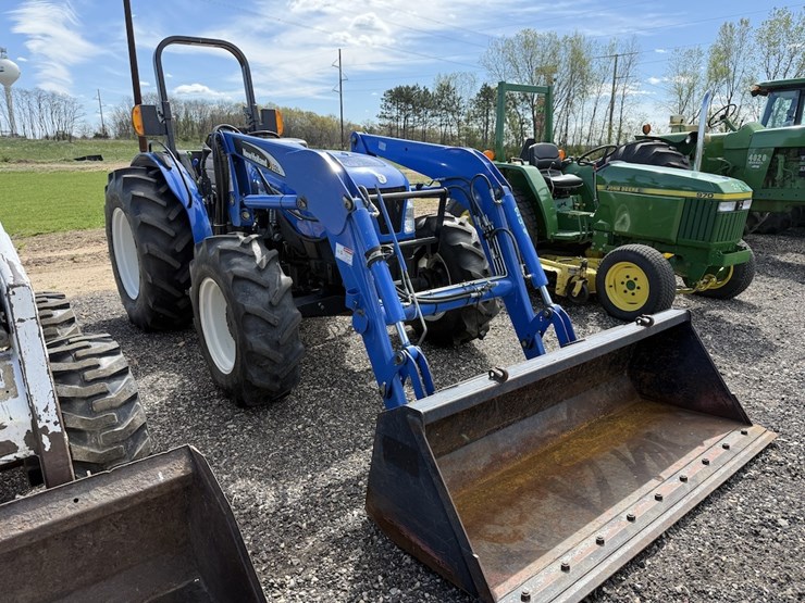 new-holland-tn60a-image-3