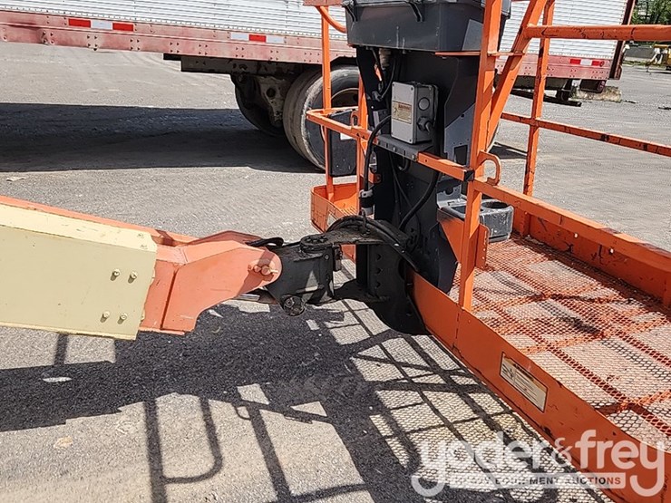 2016-jlg-400s-image-9