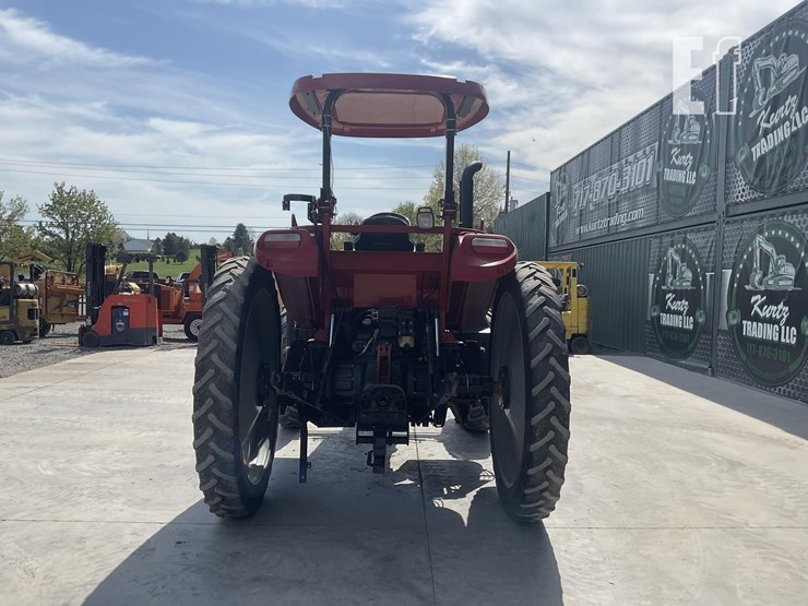 2017-case-ih-farmall-140a-image-3