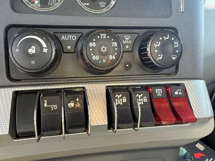 2021-kenworth-t880-image-78