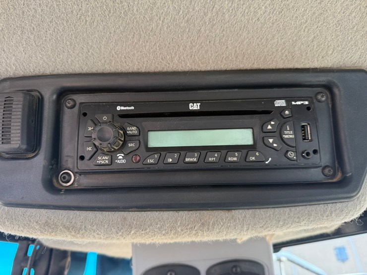 2013-caterpillar-950k-image-97