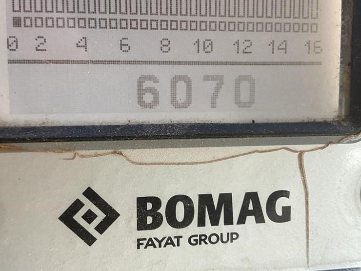 2017-bomag-bw211d-5-image-15