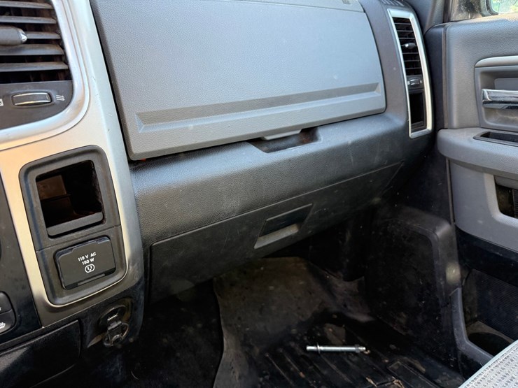 2016-dodge-1500-image-37