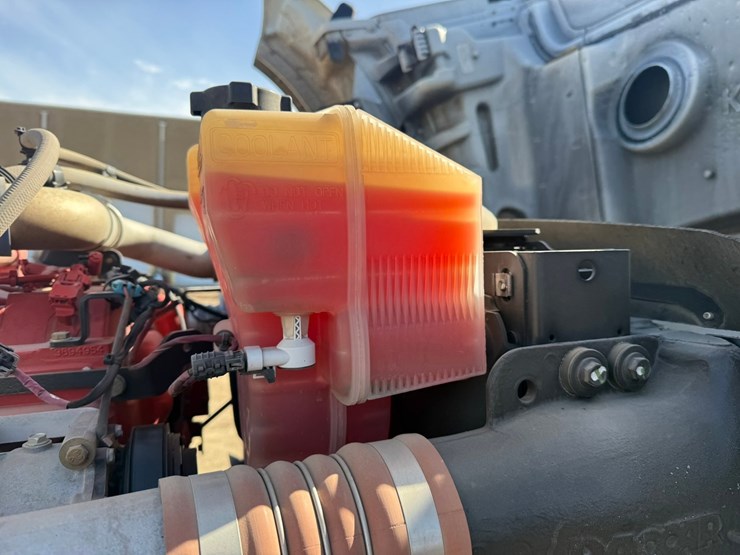 2021-kenworth-t880-image-30