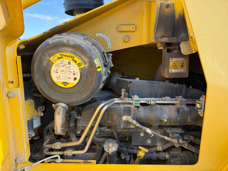 2014-komatsu-d51pxi-image-31