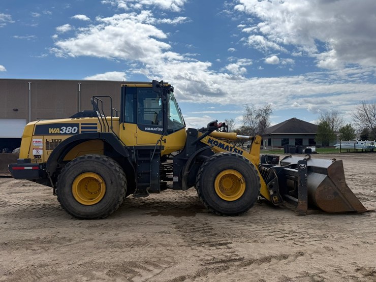komatsu-wa380-image-6