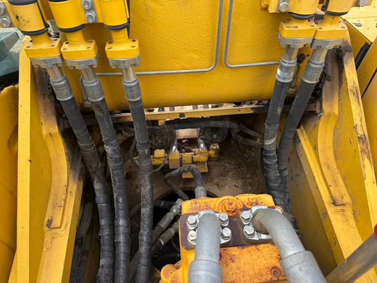 komatsu-pc490-lc-11-image-28