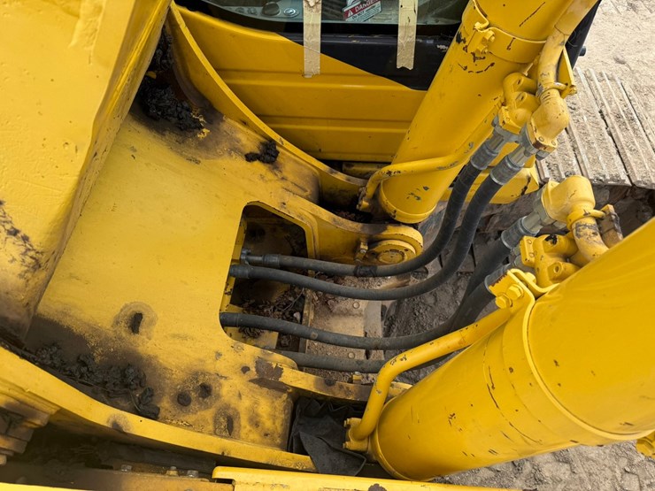 komatsu-pc490-lc-11-image-24