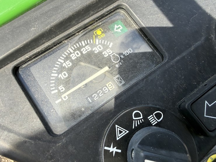 john-deere-2305-image-7