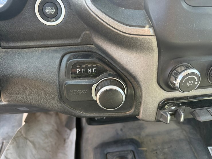 2021-dodge-2500-image-38