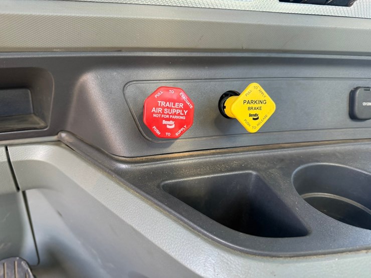 2021-kenworth-t880-image-77