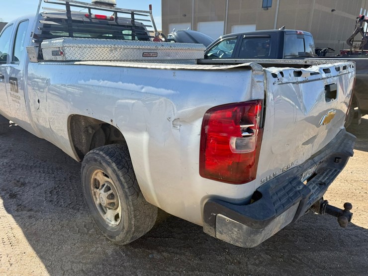 2013-chevrolet-2500-image-21