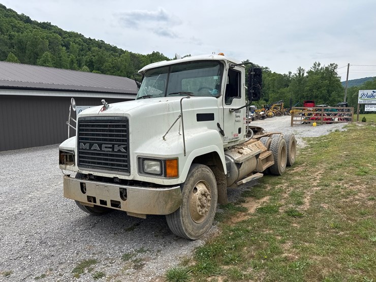 2004-mack-ch613-image-4