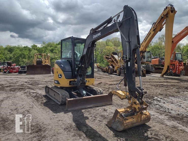 2022-deere-35g-image-44