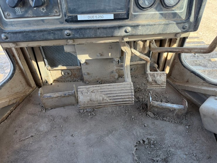 caterpillar-d4h-lgp-image-58
