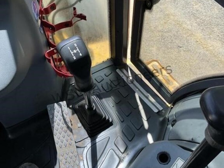 new-holland-555e-image-20