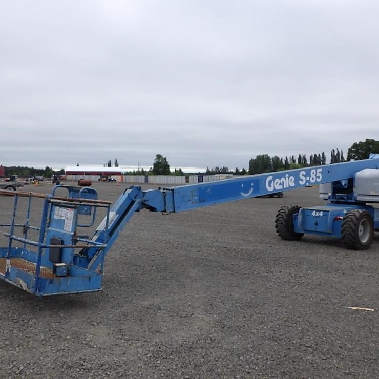 2004 GENIE S85