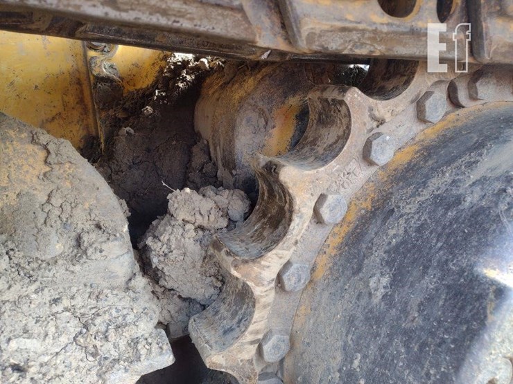 2004-deere-750c-lt-image-14