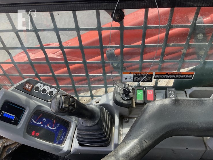 2017-kubota-svl95-2s-image-15