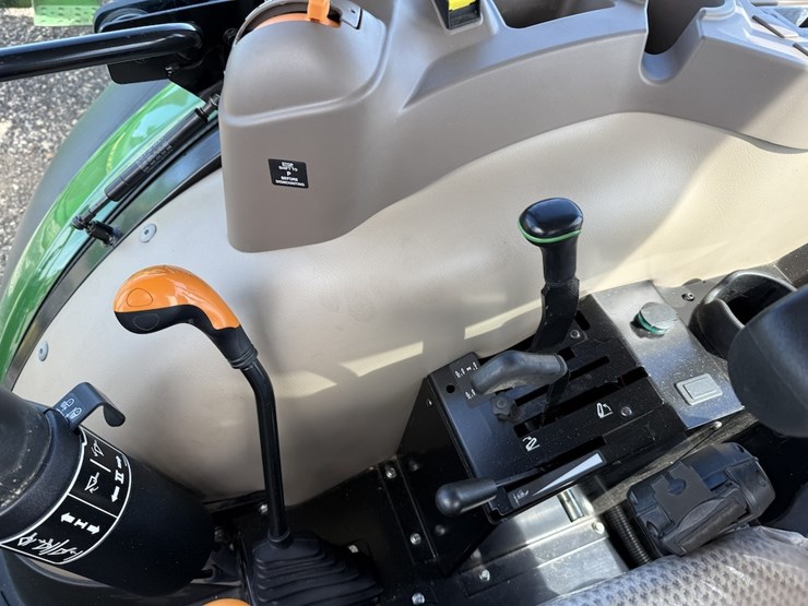 john-deere-5055e-image-9
