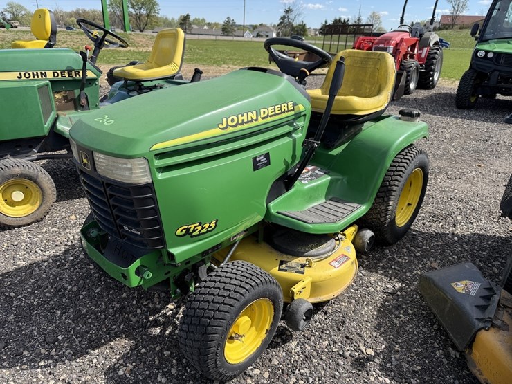 john-deere-gt225-image-1