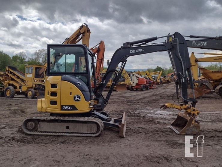 2022-deere-35g-image-3