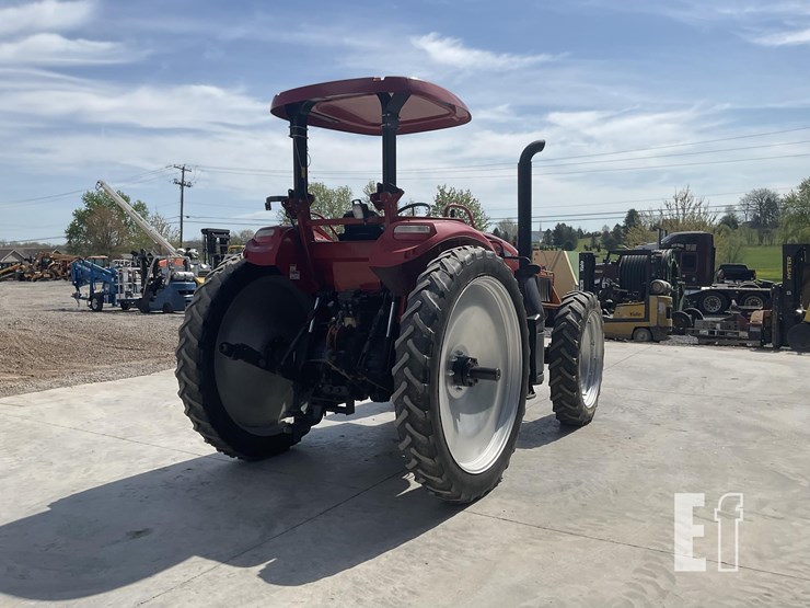 2017-case-ih-farmall-140a-image-4