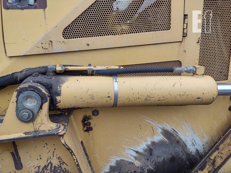 2007-deere-700j-xlt-image-32