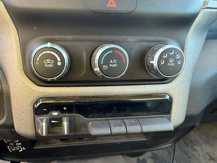 2021-dodge-2500-image-42