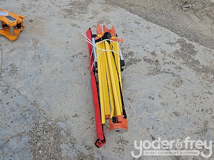 2026-sklp-laser-level,-self-levelling-rotary-laser-level-with-batteries,-receiver,-tripod,-grade-rod-image-4