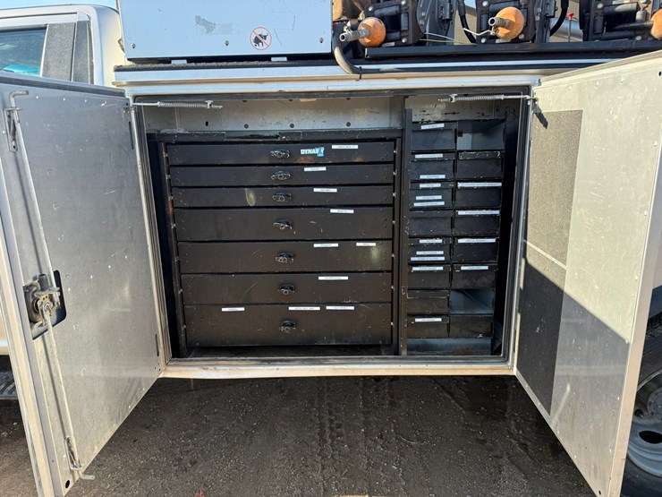 2017-ford-f550-xl-image-22