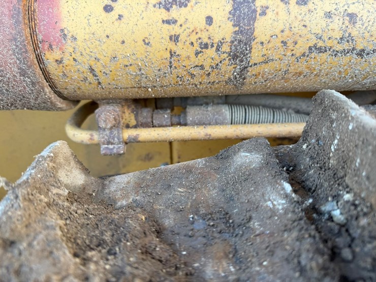 caterpillar-d4h-lgp-image-20