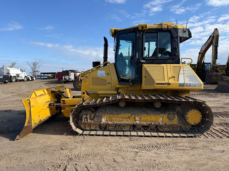 2014-komatsu-d51pxi-image-2