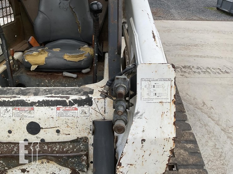 2004-bobcat-t300-image-13